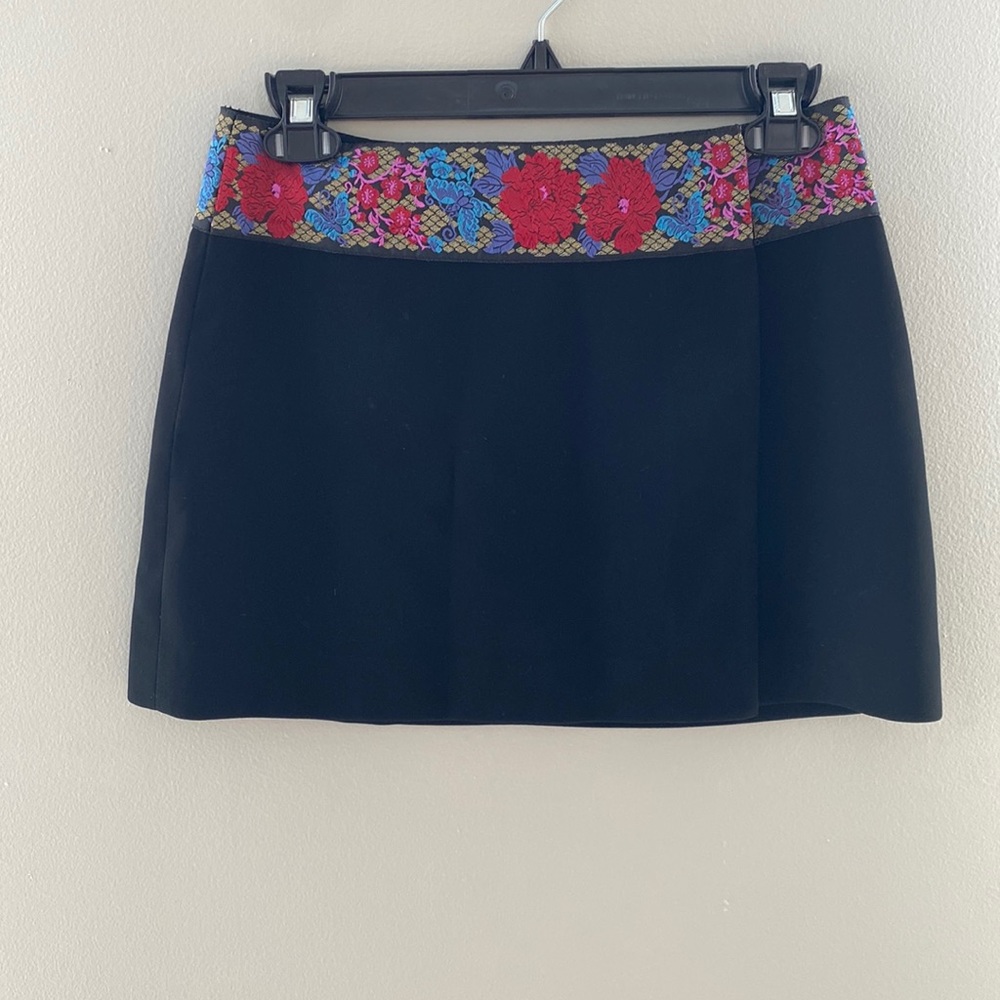 bebe wrap mini skirt - size 2